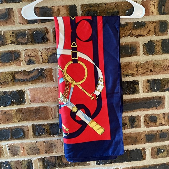 Hermes Eperon D'Or forever scarf approx 35”x35” silk, hand stitched rolled edges - Picture 14 of 16